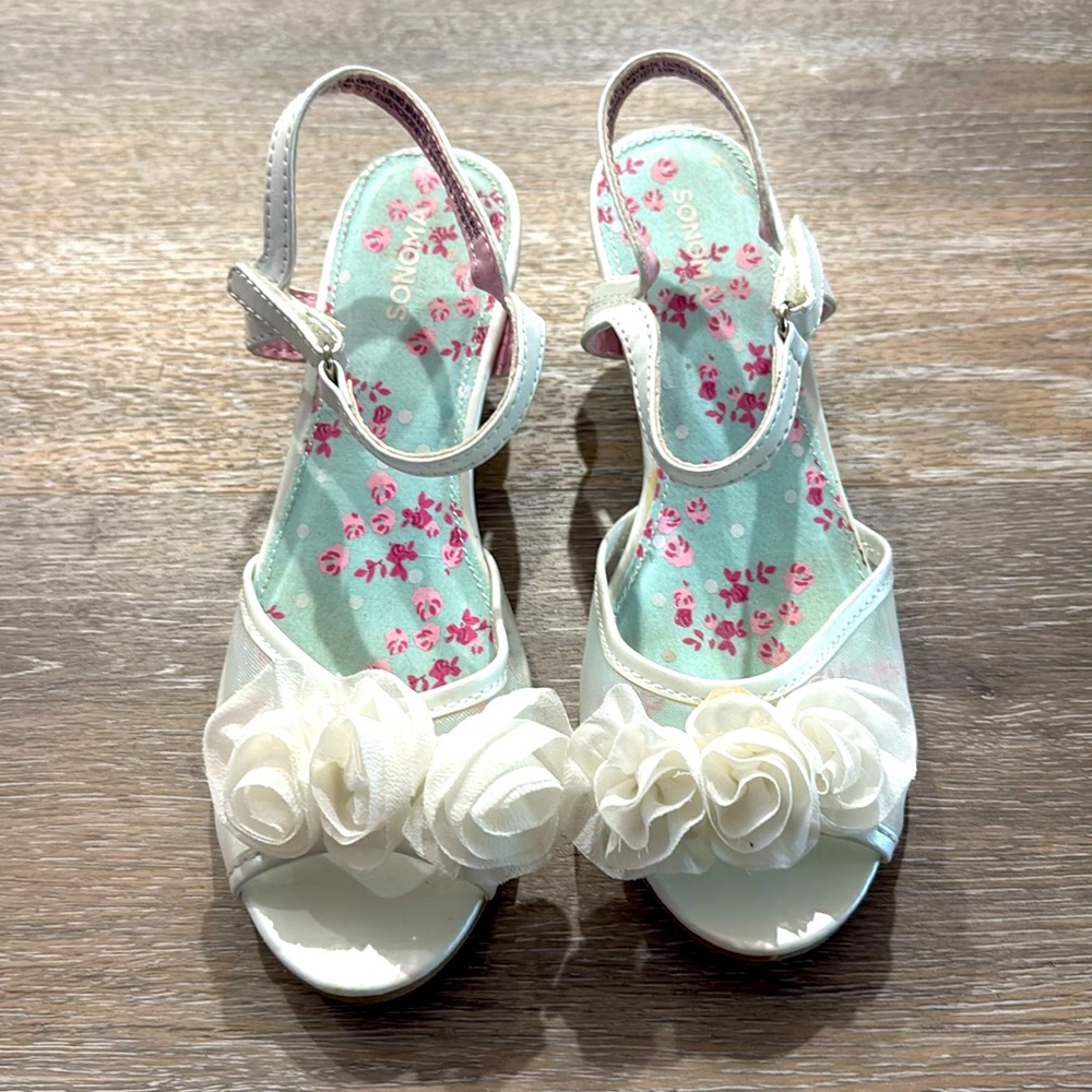 White sandals for girls.  Sonoma size US3